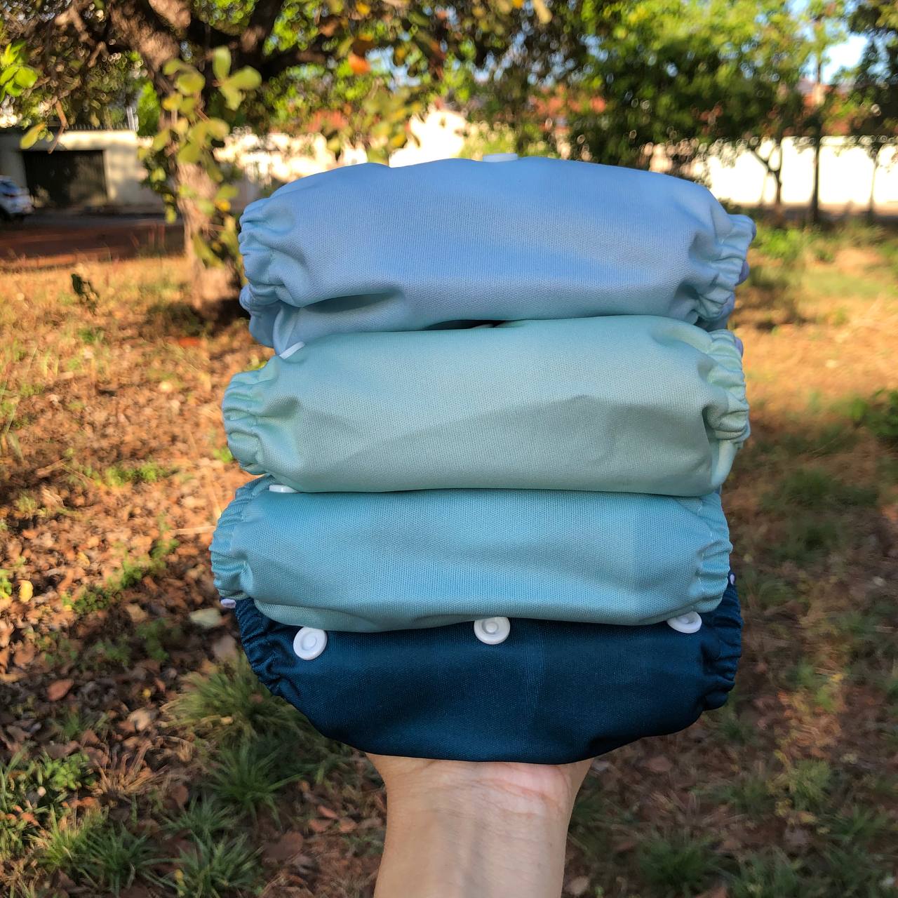 Kit com 4 Fraldas Eclógicas + 4 Absorventes Carvão de Bambu - Estampa Lisas (Tons Verdes)