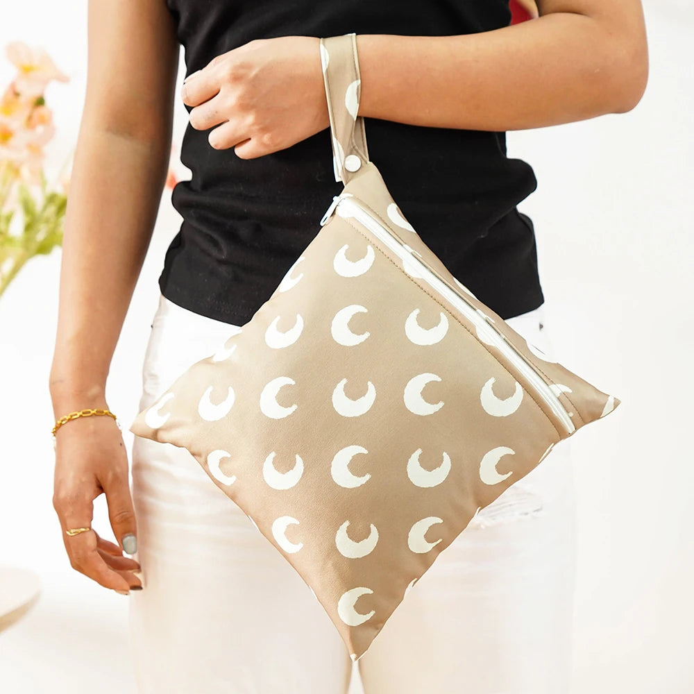 HappyFlute Nova peça única 27*26CM pode ser transportada e suspensa Mini design de bolso com separação úmida e seca Bolsa para fraldas de bebê